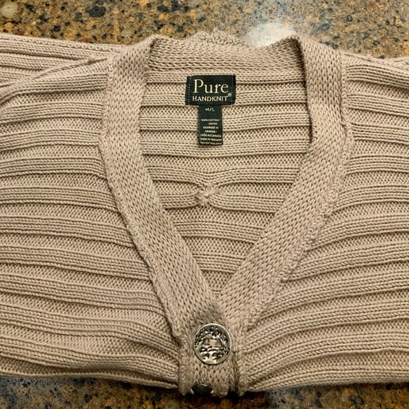 PURE hand knit sweater vest size M/L very unique buttons. Runs like a 1x - Picture 10 of 15
